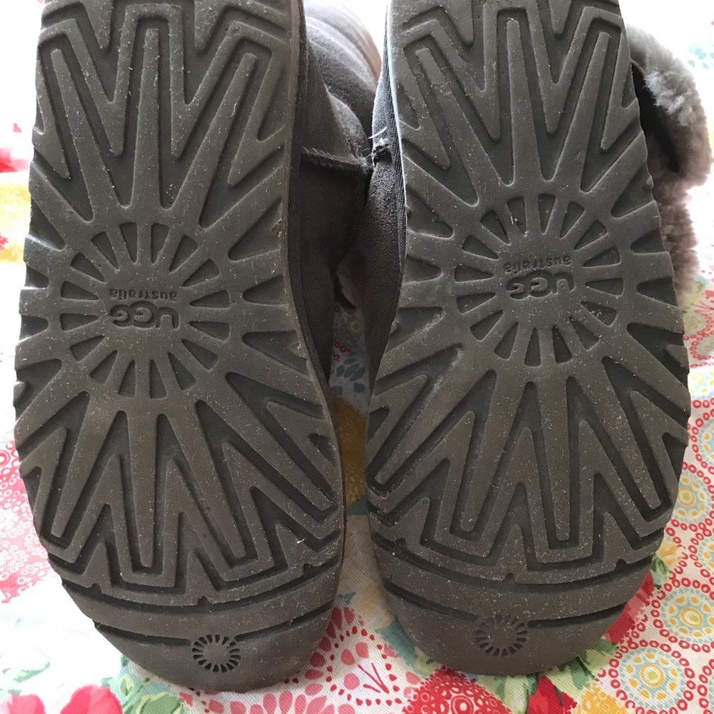 UGG Bailey Button Triplet II - Picture 8 of 8